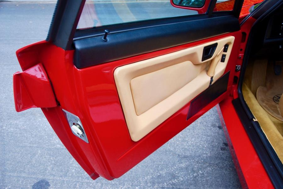 Детали интерьера Alfa Romeo S.Z. (526) 1992 года  (фото 39 из 65)